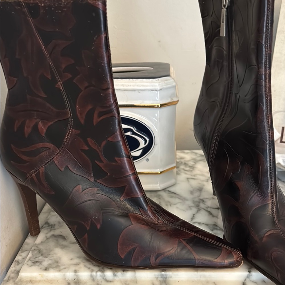Lord & Taylor 3 “ Pointed Toe ~Elegant Brown Etched Floral Leather Ankle Boots 7 - Picture 7 of 7